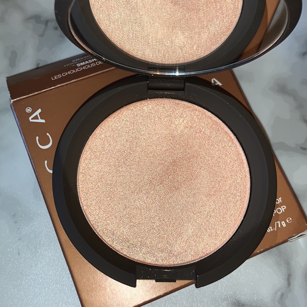 NIB Becca Champagne Pop Highlighter